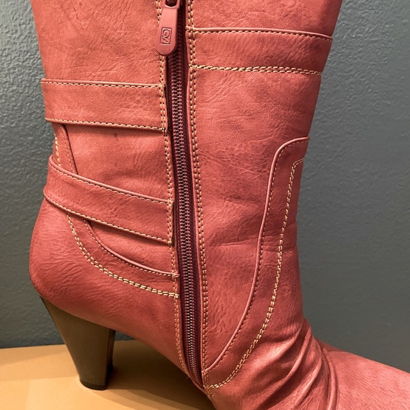 Red boots! Size 8 🍓 - Picture 6 of 7